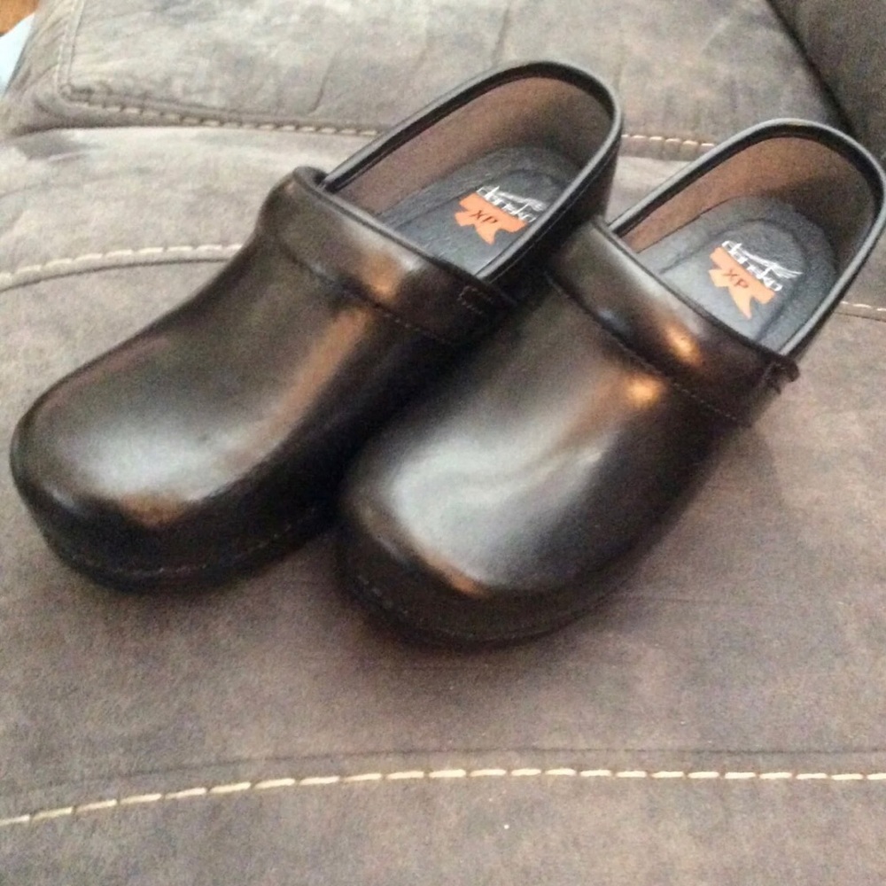 Black Dansko Pofessional XPs with removable insole